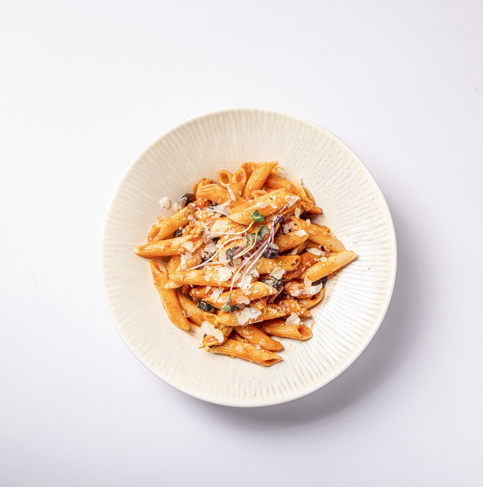 أربيّاتا دجاج بالبارميزان